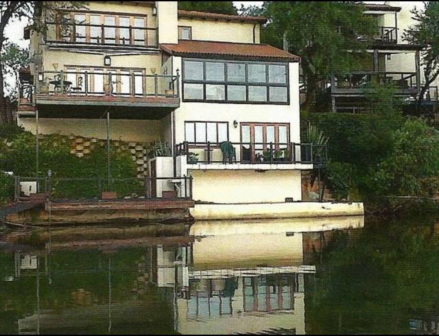 4 BEDROOM APARTMENT FOR SALE IN BROEDERSTROOM